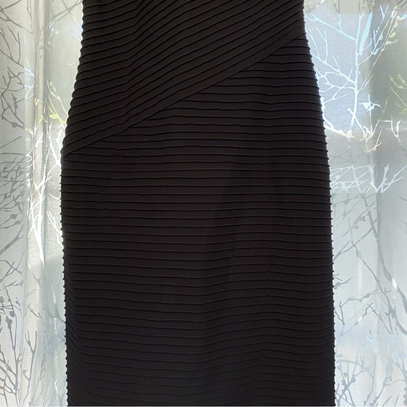 TADASHI SHOJI BLACK RIBBED ONE SHOULDER FLARE MERMAID BOTTOM DRESS GOWN - Picture 4 of 10